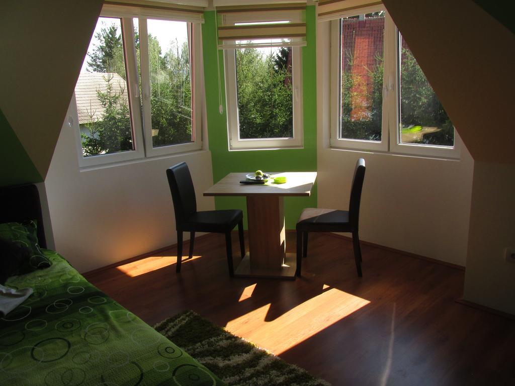 Apartmani Knezevic 兹拉蒂博尔 客房 照片