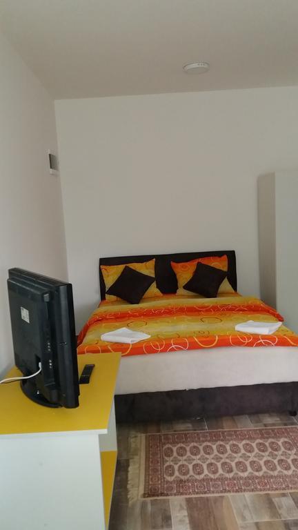 Apartmani Knezevic 兹拉蒂博尔 外观 照片